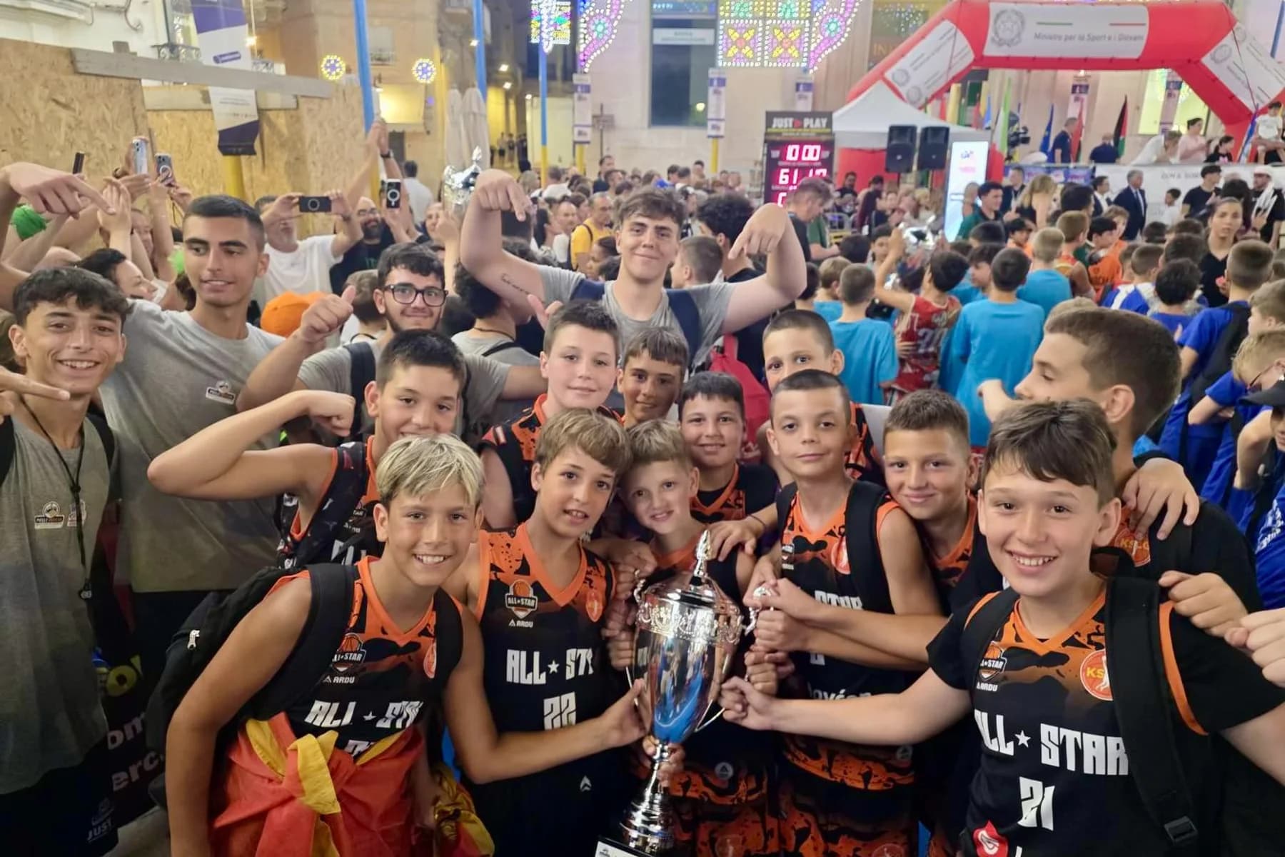 Dodjela medalja na trgu u Materi